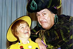 Images Dated 6th December 1990: Comic actor, Bernard Bresslaw, appeared in the pantomine Aladdin