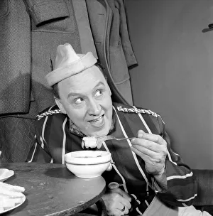 Comic actor Reg Dixon eating Jellied eels. January 1957 A303-006 Comic actor Reg Dixon eating Jellied eels. January 1957 A303-006