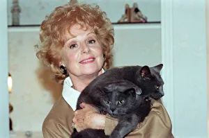 Mirror/1000to1099 01022/coronation street star barbara knox home Mirror/1000to1099 01022/coronation street star barbara knox home