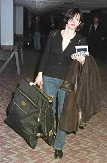 Courteney Cox Friends actress arriving at January 1998 Heathrow from Los Angeles Courteney Cox Friends actress arriving at January 1998 Heathrow from Los Angeles