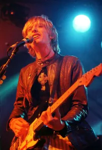 Crispin Mills of the band Kula Shaker performing at the Barrowlands 1997 Crispin Mills of the band Kula Shaker performing at the Barrowlands 1997