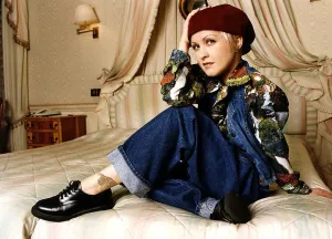 Mirror/0100to0199 00108/cyndi lauper singer songwriter actress Mirror/0100to0199 00108/cyndi lauper singer songwriter actress
