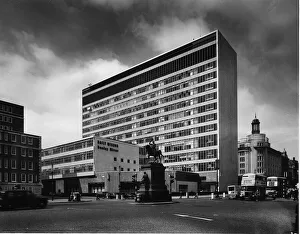 The Daily Mirror's former headquarters at Holborn in London. 1999 The Daily Mirror's former headquarters at Holborn in London. 1999