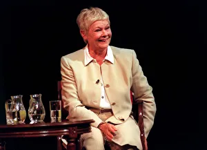 Mirror/1400to1499 01415/dame judi dench stage apollo theatre Mirror/1400to1499 01415/dame judi dench stage apollo theatre