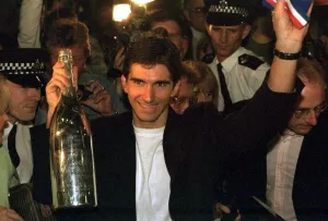 Damon Hill Arrives At Heathrow With His Wife Georgie After His Winning The Formula One Damon Hill Arrives At Heathrow With His Wife Georgie After His Winning The Formula One
