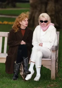 Daryl Hannah American Actress With Fellow Actress Julia Roberts In A London Park Dbase Daryl Hannah American Actress With Fellow Actress Julia Roberts In A London Park Dbase