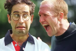 DAVID BADDIEL COMEDIAN AUGUST 1997 GETS A BAWLING OUT FROM HIBS PLAYER CHIC CHARNLEY DAVID BADDIEL COMEDIAN AUGUST 1997 GETS A BAWLING OUT FROM HIBS PLAYER CHIC CHARNLEY