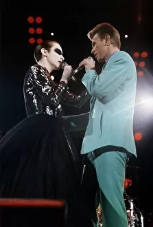 Images Dated 21st April 1992: David Bowie and Annie Lennox perform Under Pressure the famous Bowie Queen song at