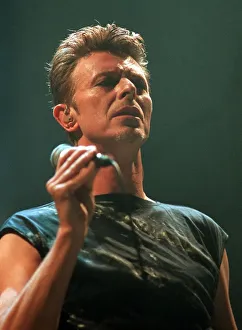 David Bowie on stage at Aberdeen November 1995 David Bowie on stage at Aberdeen November 1995