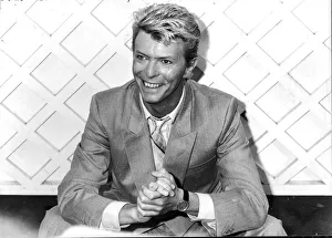 DAVID BOWIE, WEARING SUIT AND SMILING - 1983 DAVID BOWIE, WEARING SUIT AND SMILING - 1983
