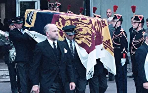 DIANA, PRINCESS OF WALES COFFIN IS CARRIED FROM HOSPITAL, PARIS - AUGUST 1997 DIANA, PRINCESS OF WALES COFFIN IS CARRIED FROM HOSPITAL, PARIS - AUGUST 1997