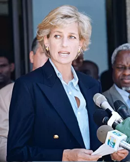 Images Dated 16th January 1997: Diana, Princess of Wales four day visit to Angola, the former Portuguese colony torn