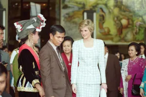 Diana, Princess of Wales during her official visit to Indonesia. 6th November 1989 Diana, Princess of Wales during her official visit to Indonesia. 6th November 1989