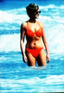 Mirror/0000to0099 00084/diana princess wales water indian castle beach Mirror/0000to0099 00084/diana princess wales water indian castle beach