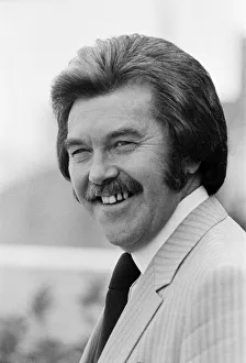 Dickie Davies at the London Weekend Studios. He will be presenting coverage of the 1980 Dickie Davies at the London Weekend Studios. He will be presenting coverage of the 1980