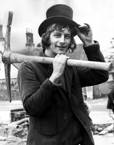 Dress Fashion Men Hats October 1972 Top hat road worker Peter Garthley in West Dress Fashion Men Hats October 1972 Top hat road worker Peter Garthley in West