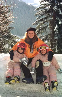 Mirror/0000to0099 00046/duchess york princesses beatrice eugenie skiing Mirror/0000to0099 00046/duchess york princesses beatrice eugenie skiing