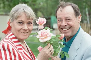 EastEnders stars Wendy Richard and Bill Treacher at the Chelsea Flower Show EastEnders stars Wendy Richard and Bill Treacher at the Chelsea Flower Show