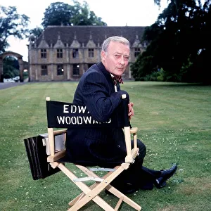 Edward Woodward Actor/Director Sitting on chair in grounds July 1987 Dbase Edward Woodward Actor/Director Sitting on chair in grounds July 1987 Dbase