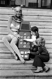 An electronic games machine with light signals, a powerful computer brain An electronic games machine with light signals, a powerful computer brain