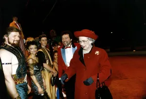 Elizabeth Richards Actress and Queen lookalike with tv presenter Jeremy Beadle Elizabeth Richards Actress and Queen lookalike with tv presenter Jeremy Beadle