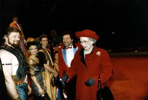 Elizabeth Richards Actress and Queen lookalike with tv presenter Jeremy Beadle Elizabeth Richards Actress and Queen lookalike with tv presenter Jeremy Beadle