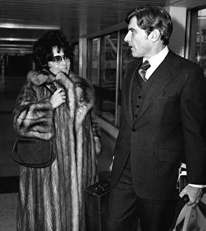 Elizabeth Taylor with husband John Warner in London December 1977 arriving Elizabeth Taylor with husband John Warner in London December 1977 arriving