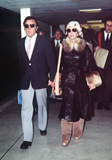 Elizabeth Taylor Nov 1975 with richard Burton arriving at heathrow airport after their Elizabeth Taylor Nov 1975 with richard Burton arriving at heathrow airport after their