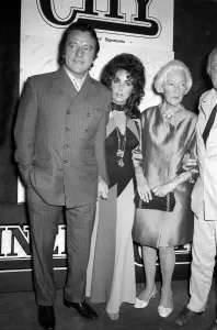 Elizabeth Taylor Oct 1970 and Richard Burton attend the Film City Festival at the Round Elizabeth Taylor Oct 1970 and Richard Burton attend the Film City Festival at the Round