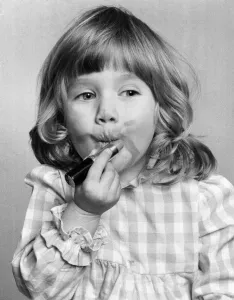 Emma Varsanyi. March 1976 P034769 Little girl putting on lipstick Emma Varsanyi. March 1976 P034769 Little girl putting on lipstick