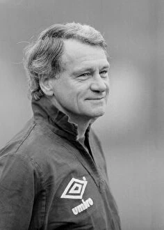 Images Dated 13th October 1986: England manager Bobby Robson during an England training session. 13th October 1986