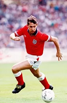 Images Dated 25th May 1991: England striker Gary Lineker playing for England aganist Argentina May 1991
