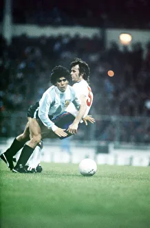 England v Argentina May 1980 Diego Maradona Dave Watson MSI England v Argentina May 1980 Diego Maradona Dave Watson MSI