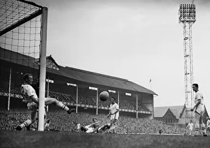 English League Division One match at Goodison Park. Everton 3 v Leeds United 2 English League Division One match at Goodison Park. Everton 3 v Leeds United 2