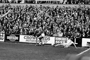 Images Dated 9th October 1982: English League Division One match at Upton Park. West Ham United 3 v Liverpool 1