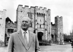 An Englishman's home-Lord Astor at Hever Castle. April 1982 P003651 An Englishman's home-Lord Astor at Hever Castle. April 1982 P003651
