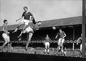 Ipswich Town Collection: Everton footballer Alex Young and Ipswich goalkeeper Hall go up for a corner kick
