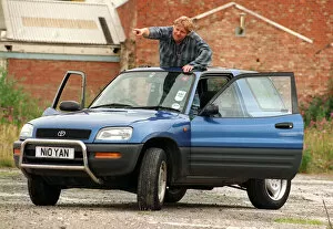 Images Dated 5th August 1997: EWAN MACLEOD AUGUST 1997 TV PRESENTER WITH HIS RAV CAR