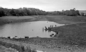 Images Dated 19th July 1976: The exposed lakebed at Oldbury Reservoir near Atherstone, North Warwickshire
