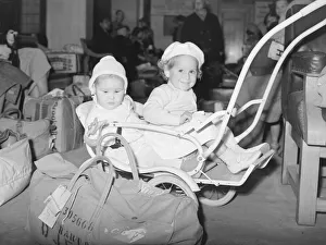 Families return from Suez Canal Zone 1951 B5629X3 Families return from Suez Canal Zone 1951 B5629X3
