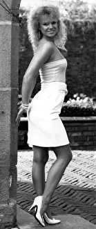 Fashion - Blouses: The hugger. Body-hugging, cheap and it saves on material Fashion - Blouses: The hugger. Body-hugging, cheap and it saves on material