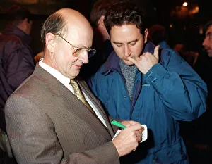 FERGUS McCANN CELTIC DIRECTOR WHO ASSISTED THE CHARITY WORKERS IN FEEDING GLASGOW' FERGUS McCANN CELTIC DIRECTOR WHO ASSISTED THE CHARITY WORKERS IN FEEDING GLASGOW'
