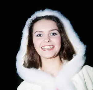 Fiona Fullerton actress in white fur trimmed hood msi Fiona Fullerton actress in white fur trimmed hood msi