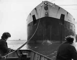 Foyboatmen seen here assisting the Nacella tie up. 20th February 1978 Foyboatmen seen here assisting the Nacella tie up. 20th February 1978