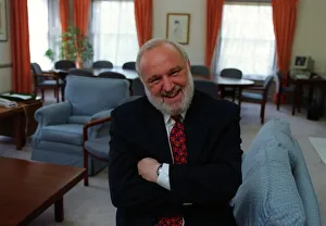 Mirror/1300to1399 01364/frank dobson mp sitting chair arms folded may Mirror/1300to1399 01364/frank dobson mp sitting chair arms folded may