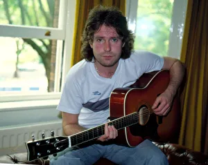 Frankie Miller with his guitar. November 1981 Frankie Miller with his guitar. November 1981