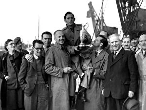 Images Dated 6th June 2011: Fred Daly wins The British Open Golf Championship at Holylake, 4th July 1947
