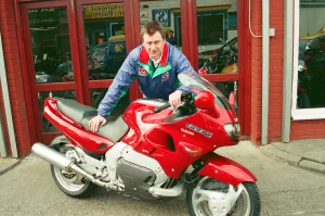 Gary Jordinson of Tillsons motor cycle shop, Stockton, with the Yamaha GTS 1000 Gary Jordinson of Tillsons motor cycle shop, Stockton, with the Yamaha GTS 1000
