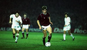 Gary MacKay in action for Hearts Hearts versus Velez Mostar UEFA Cup football Gary MacKay in action for Hearts Hearts versus Velez Mostar UEFA Cup football