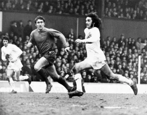 George Best (R) Manchester United in action againt Middlesbrough Feb 1970 George Best (R) Manchester United in action againt Middlesbrough Feb 1970